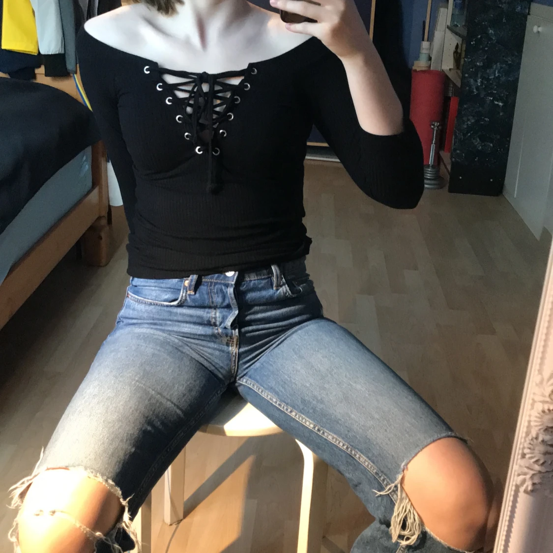 Off the shoulder, snörning top