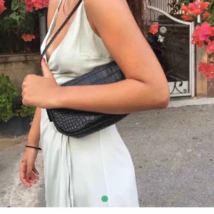 Super fin sommarklänning st 38 - Säljer denna super fina klänningen då den inte kommit till användning! Lånade bilder 💕