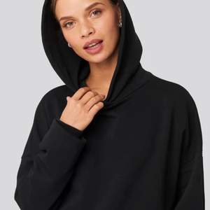 Säljer denna hoodie i stl. M från nakd. Aldrig använd, skriv för egna bilder💓 Nypris; 399kr