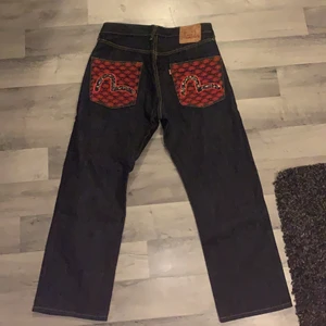 Evisu jeans - Säljer ett par evisu byxor i storlek uppskattad till 33-32