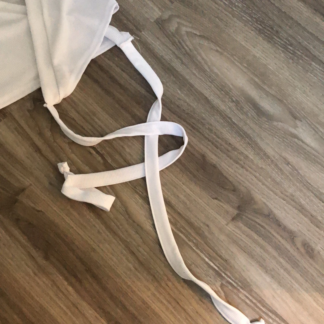 Långärmad topp med knytdetalj - 91