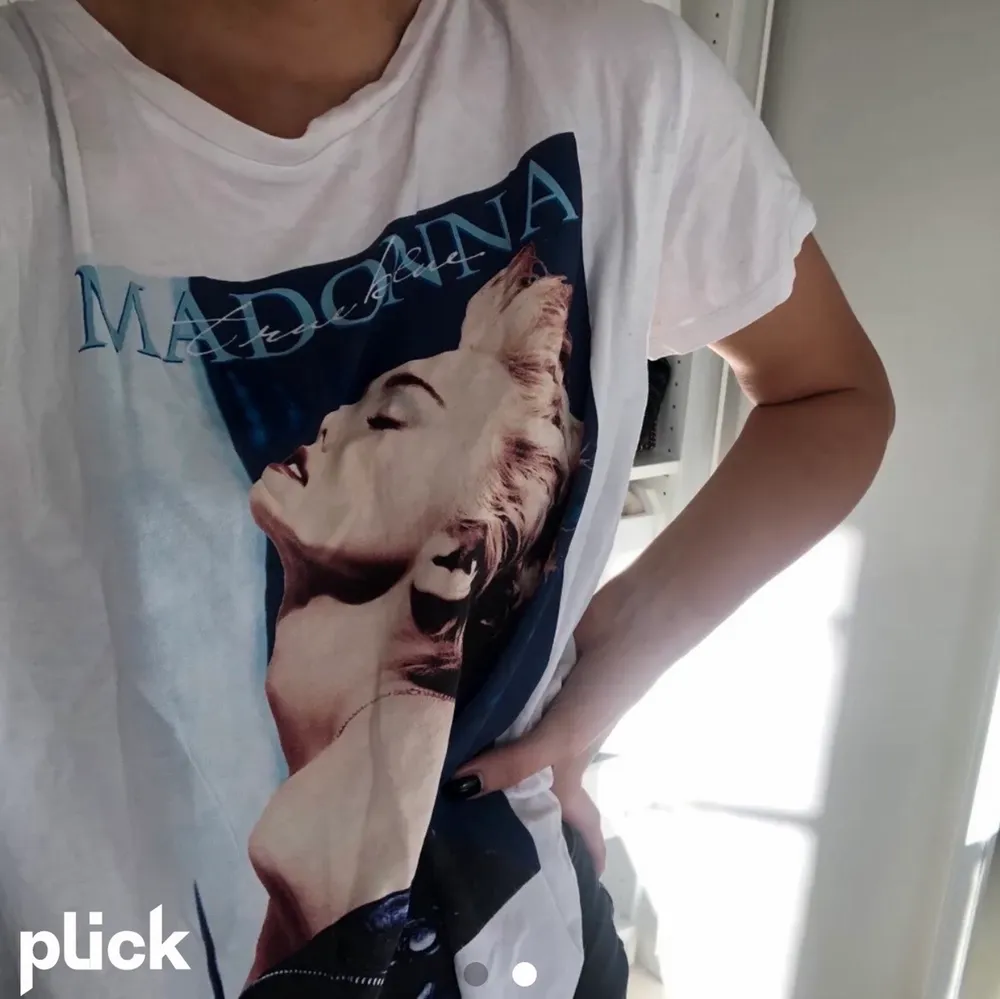 T-shirt från H&M med tryck på Madonna.. T-shirts.
