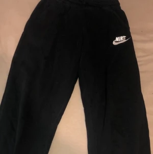 Nike mjukisbyxor - Bra skick storlek s köpt för 400