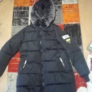 Disney  - En helt ny Disney jacka. Aldrig använd. Finns inte många utav dom. 