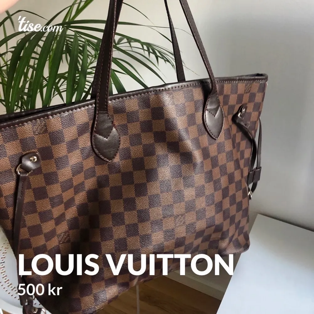 Säljer denna populära Louis Vuitton väskan,inte äkta Louis Vuitton,Använt den 1 gång.Pris kan alltid diskuteras❤️. Väskor.