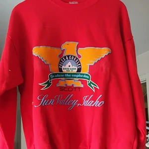 Fin mysig tröja  - I mycket bra skick och sitter jätte perfect. Passar xs_ L.finns fler bilder 