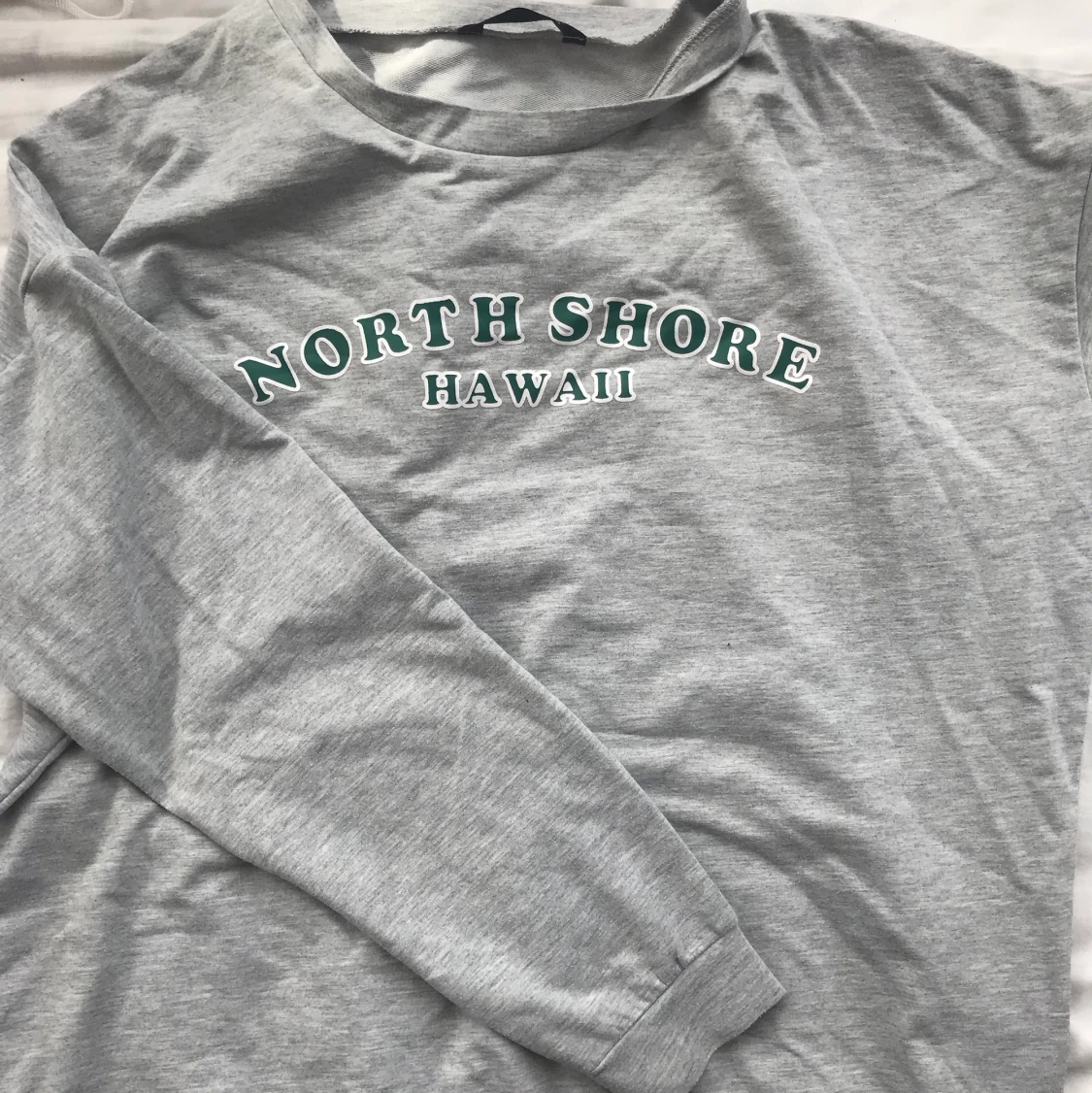 Grå hawaii tröja