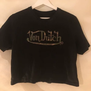 Von Dutch t-shirt - Croppad Von Dutch t-shirt💫 köpare står för frakt