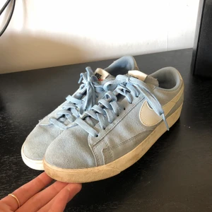 NIKES - blå Nikes i fint skick jag inte använder
