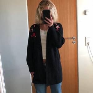 Korta - Super fin och mysig kofta men som inte är min stil alls längre, jätte synd för att det är en mysig kofta. 