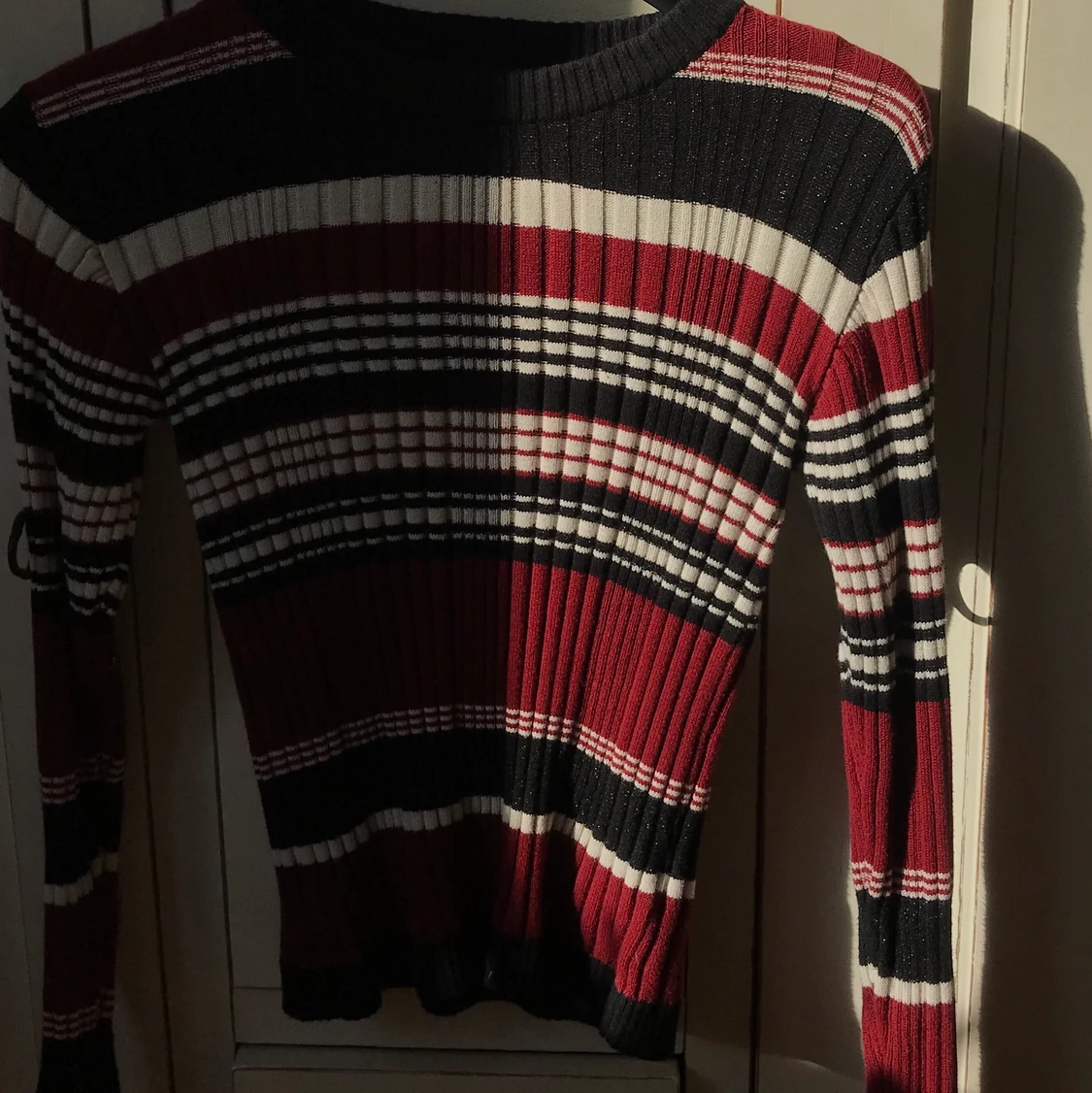 super cool randig tröja:) - 90