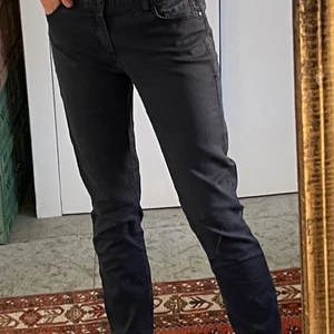 Armani jeans  - Säljer dessa så snygga low rise Armani jeans då dem är lite förstora för mig. I bra skick men ganska gammla. Snygga detaljer på fickan. Budning börjar på 400💕💕