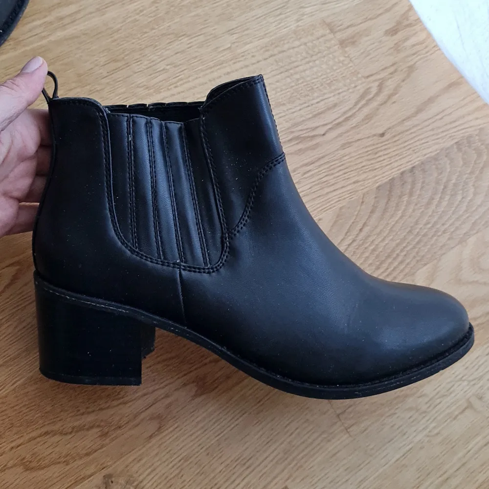 Ankle boots in prefect condition . Skor.