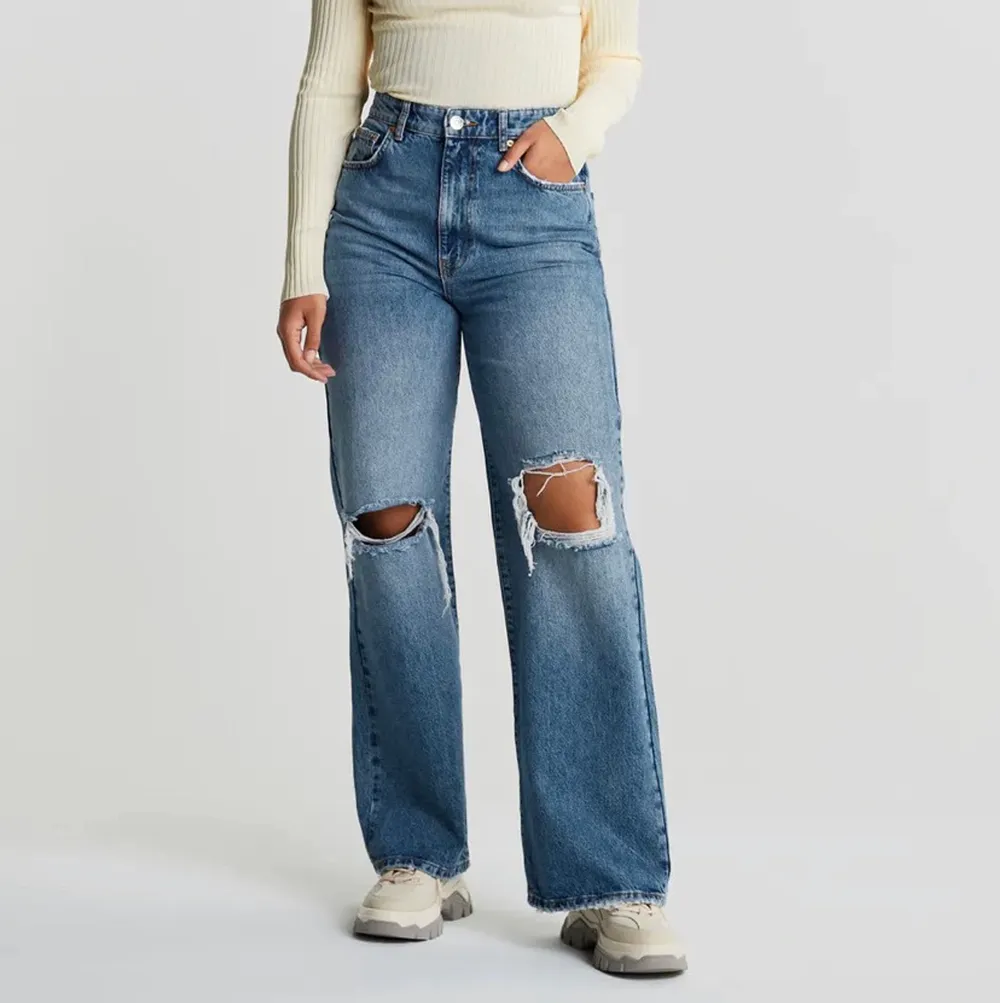 Ett par Idun jeans från gina tricot i storlek 38. Älskar dom men dom kommer tyvärr alldrig till användning. perfekta för någon som är lite längre(jag är 178 och de är i bra längd för mig). Jeans & Byxor.