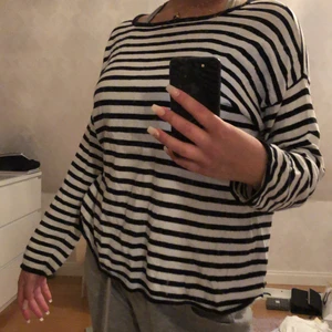 Randig långärmad - Sååå fin randig långärmad, superfin nu till hösten eller till ett par jeans t.ex❤️❤️