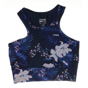 Stronger - Säljer detta jättefina sättet från stronger som nästan aldrig är använt. Bara toppen 70kr, bara byxorna 100kr, båda 150kr jag står inte för frakten