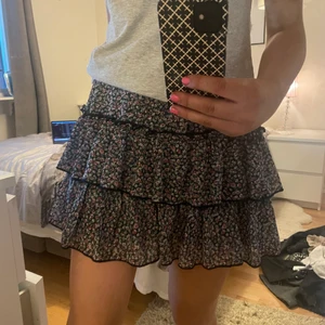 Kjol - Volangkjol💕 Storlek S