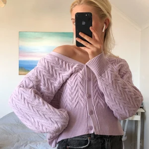 Gulliii kofta  - Supersöt kofta från NAKD i en så snygg lila rosa färg! Fortfrande i fint skick 💕 Skrev för fler frågor 