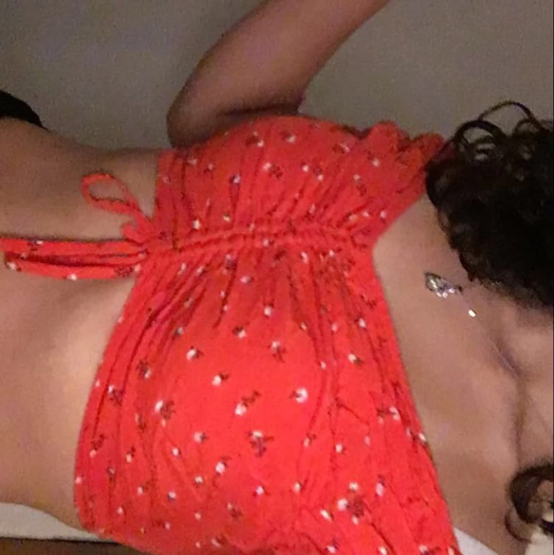 Röd blommig tröja - 91