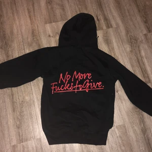 Mia Skäringer tröja - Mia Skäringer tröja ”No More fucks to give” strl S. 