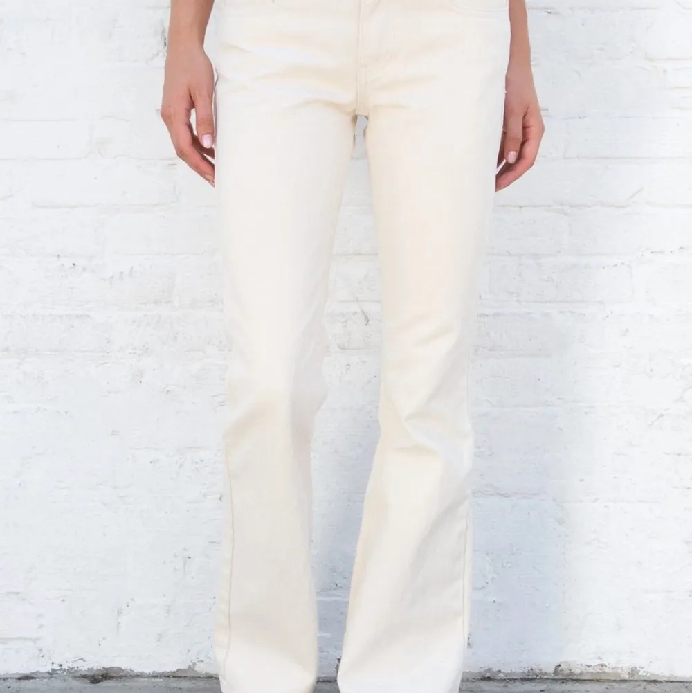 Navy flare jeans from brandy Melville small. Picture on website  in white.. Jeans & Byxor.