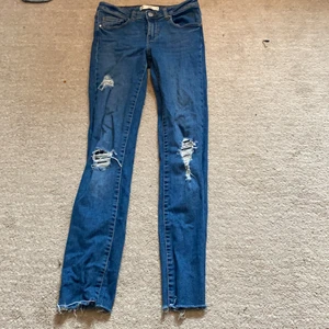 Jeans från Gina  - Blåa jeans ifrån gina i storlek 36