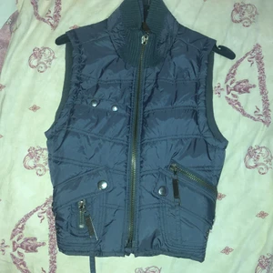 Väst  - Suuuuper snygg väst som jag säljer då den inte kommer till användning längre💕💕