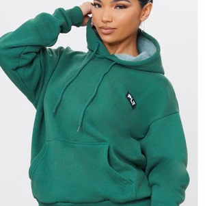 Hoodie - Säljer min assnygga hoodie från PLT. Storlek 10 vilket motsvarar M. Använd 1 gång. 200kr + frakt ☺️