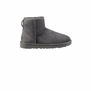 Gråa uggs - Strl 38. Fint skick! Köparen står för frakt!