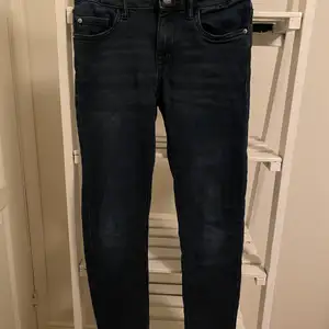 Modell=The rocker.                                                                   Ett par stretchiga jeans i storlek 146. Det är bara använda ett par gånger.