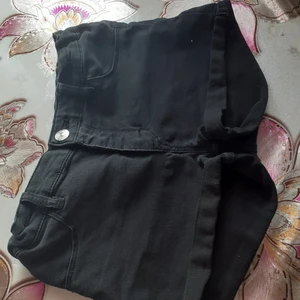 Denim - Här som ni ser så säljer jag en shorts från denim i storlek 146💞 tar bara emot kontanter 