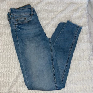 Pieces Jeans - Dessa jeans är lågmidjade och används inte alls av mig längre så det är därför jag säljer🥰 pris kan diskuteras 