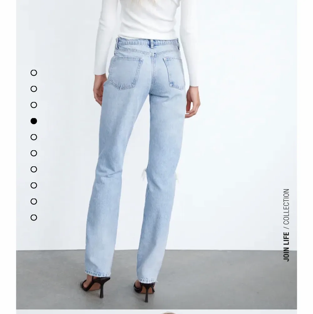 Säljer dessa assnygga zara jeans med hål💕 bra skick. Jeans & Byxor.