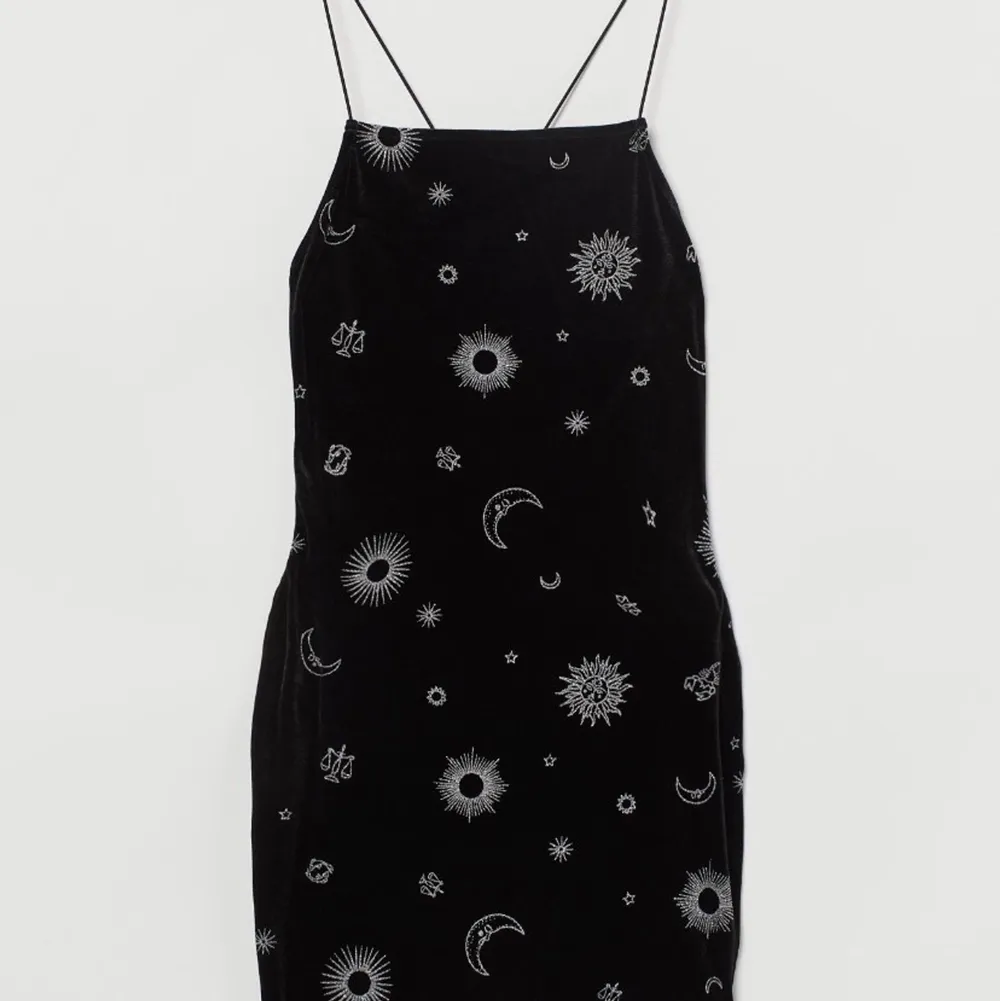 Black and sliver zodiac dress…. Svart och silver zodiak klänning . Klänningar.
