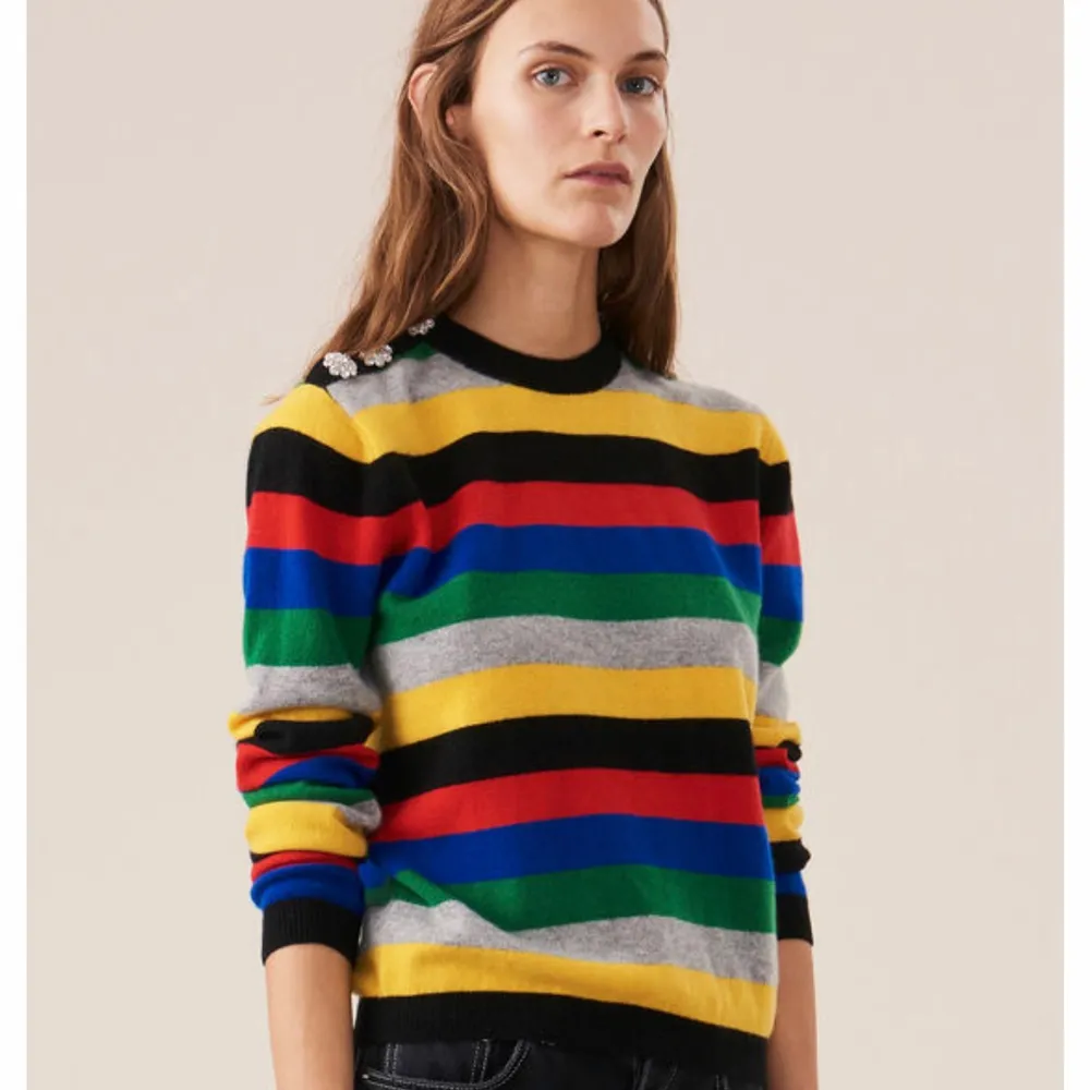 Säljer denna superfina färgglada tröja från ganni i härliga färger! I nyskick och med prislapp kvar! Nypris 3000. Storlek L . Stickat.