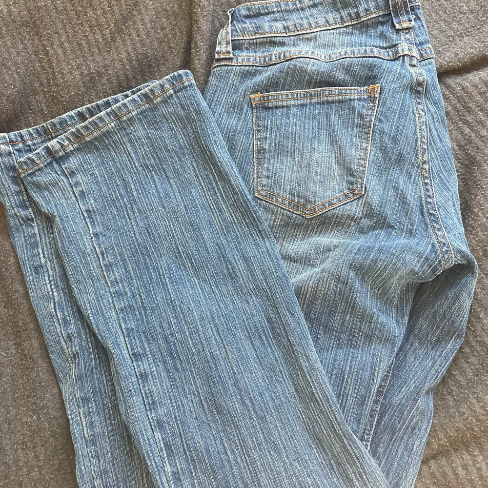 Låga jeans från brandy Melville, för stora för mig tyvärr. Helt oanvända. Jeans & Byxor.