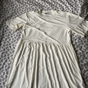 H&M klänning  - Oanvaänd fin vit klänning