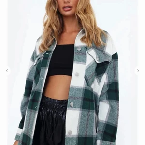 Jacka - Grön rutig jacka väl använd men syns knappt skriv för mer bilder 