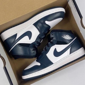 Jordan 1 Mid Dark teal 👟 - Jordan 1 Mid Dark teal 👟  Tillgängliga storlekar⬇️  • 36-40  1599kr • 40-46 1999kr • Skriv till oss i dm om din storlek saknas   • Vi nås genom dm för eventuella frågor eller funderingar!  #erisneakers 