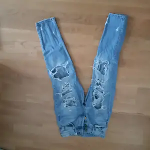 Ripped jeans i bra kondition :)