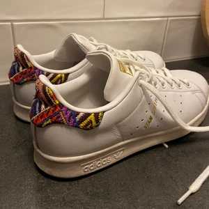 Adidas Stan Smith - Adidas Stan Smith skor i fint skick! Säljes pga används ej. Storlek 38 2/3. 250kr + frakt 66kr 