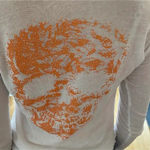 Zadig tröja  - Säljer jättefin zadig tröja jag själv köpt begagnad! Jättebra skicka och jättesnygg, va tyvärr lite för kort i armarna för mig 💓💓  