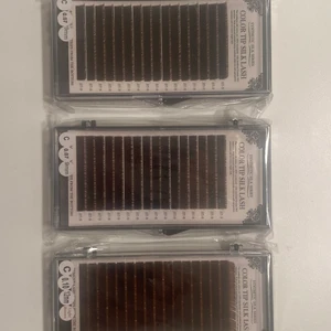 COLOR TIP SILK LASH C-böj - Bruna fransar i C-böj. 9mm samt 12mm (0,07 & 0.10). 100kr för alla 3 paket. Hör av er vid frågor🥰 