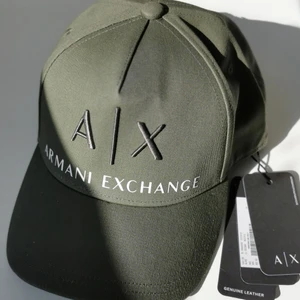New Armani Exchange Snabpack with Tags. - Never worn. One size. Baught for around $60.