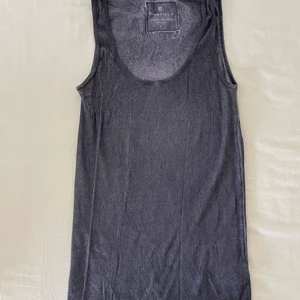 Linne - Linne 30kr. Kan mötas upp i Halmstad och Kalmar annars står köparen för frakt.