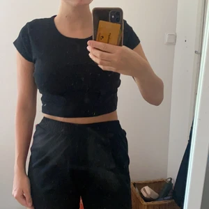 Croptop, storlek L. Frakt ingår ej! - Mjuk stretchig croptop. Köpt på newyorker. 