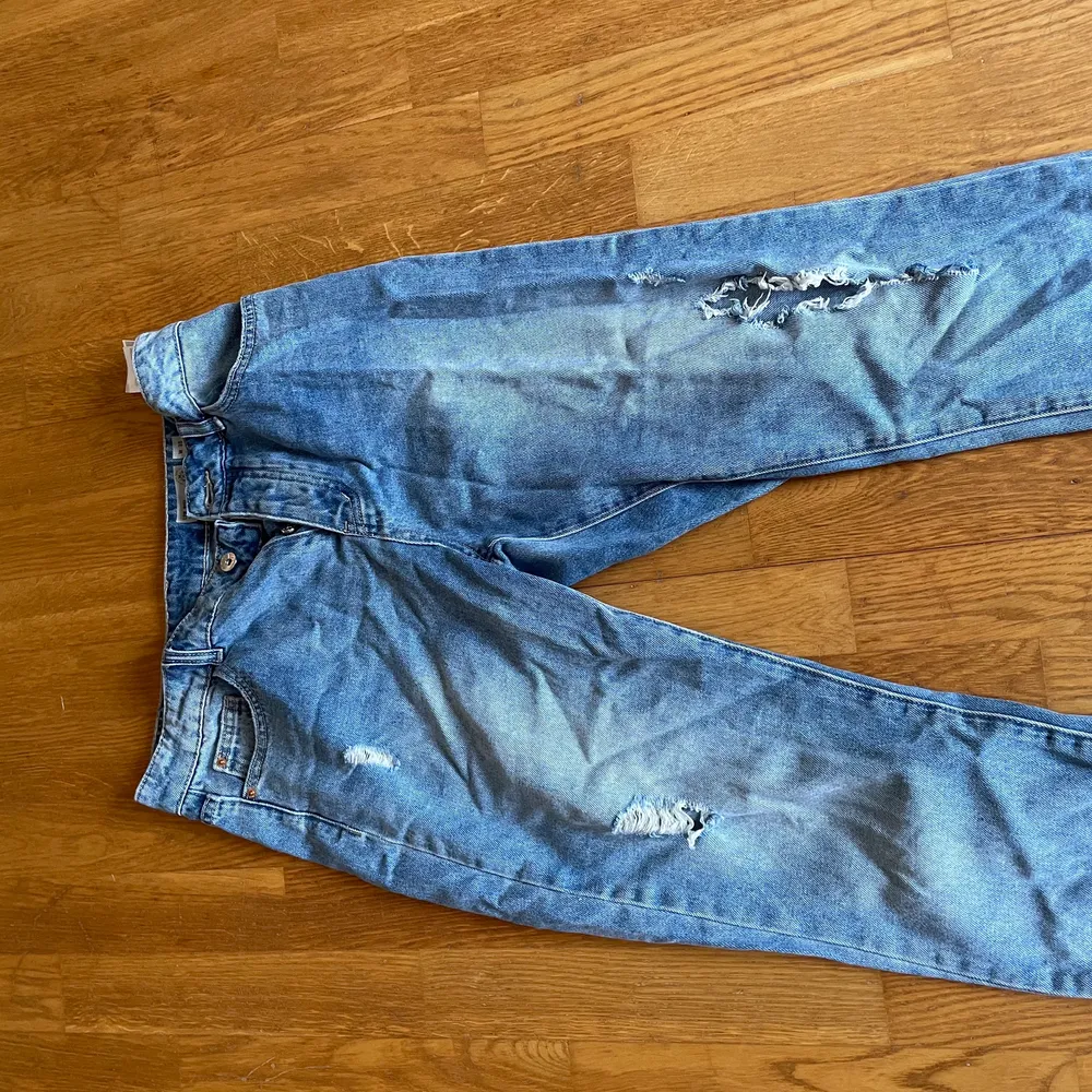 Jeans från Vero Moda. Storlek W- 30, L- 30. Kan mötas upp i Storvreta eller så står köpare för frakt. . Jeans & Byxor.