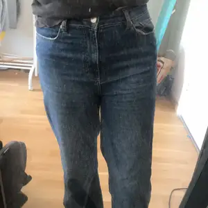Ett par jeans från lager 157 i storlek M i modellen LANE. De är för korta för mig tycker jag. Tvättas innan jag postar de. 