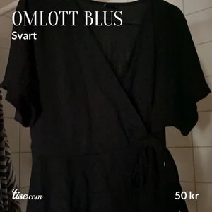 Omlottblus  - En svart omlottblus som knappt är använd. Nyskick. 50kr + 48kr frakt 