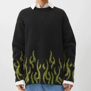 Tröja från weekday  - Säljer en likadan tröja som på bilden i storlek L, aldrig använd, bara testad. Tror jag köpte den för runt 500kr.